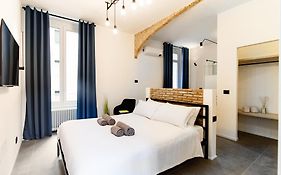 Guesthouse Linaio - The House Of Travelers
