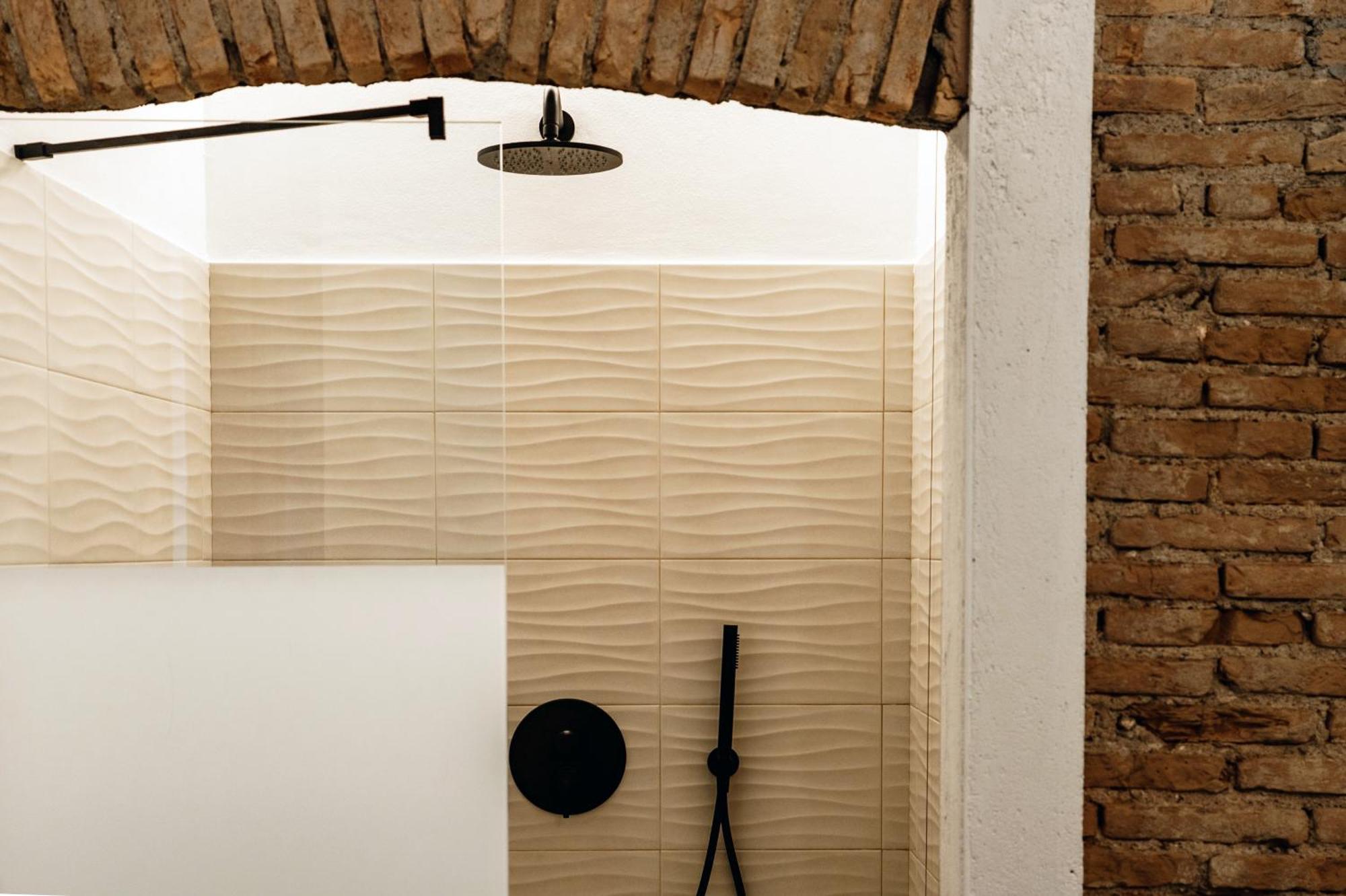 Guesthouse Linaio - The House Of Travelers Como Exterior foto