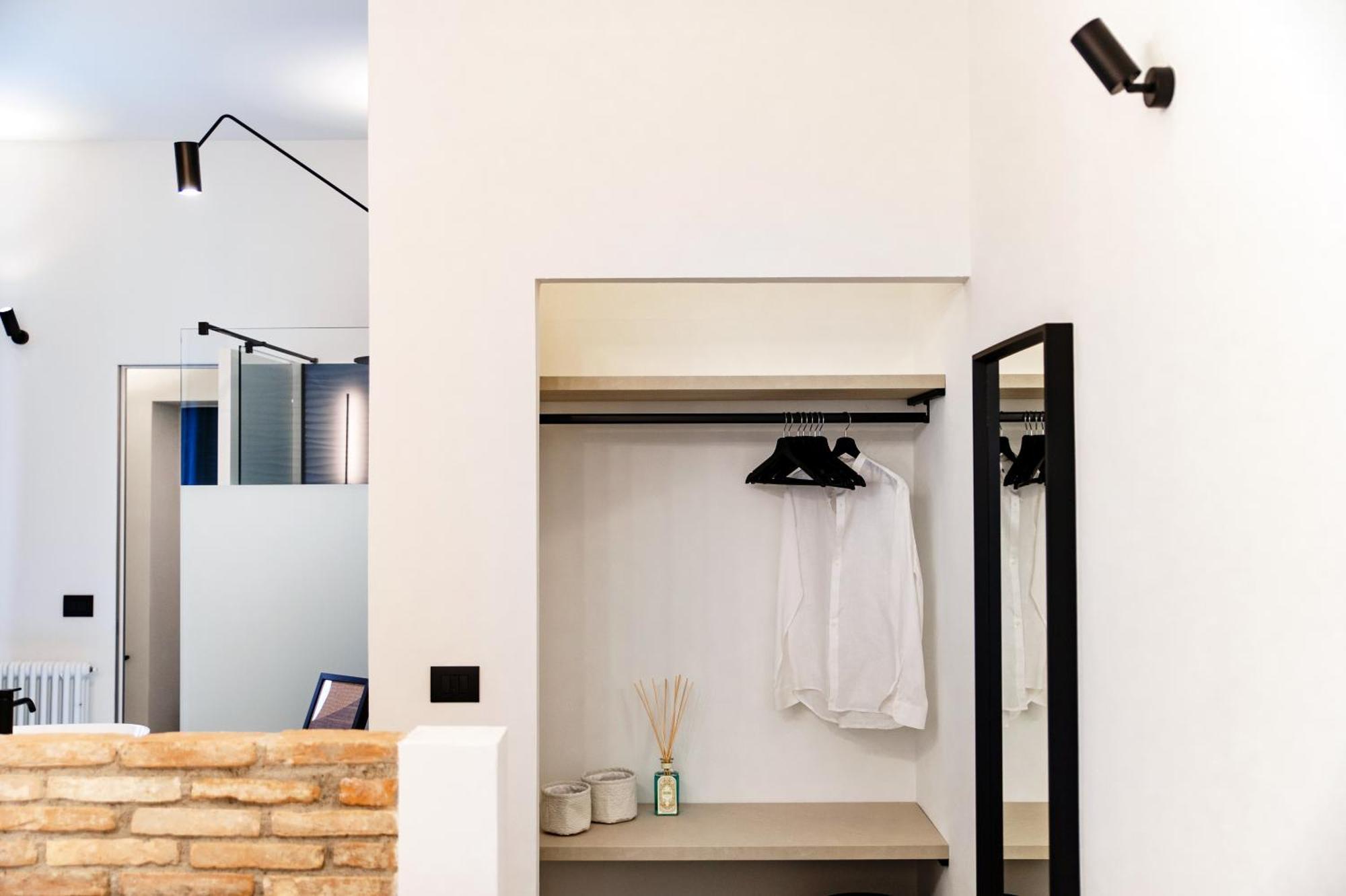 Guesthouse Linaio - The House Of Travelers Como Exterior foto